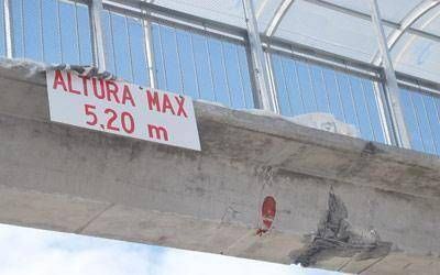 Demandar�n a la empresa due�a del cami�n que averi� el puente peatonal