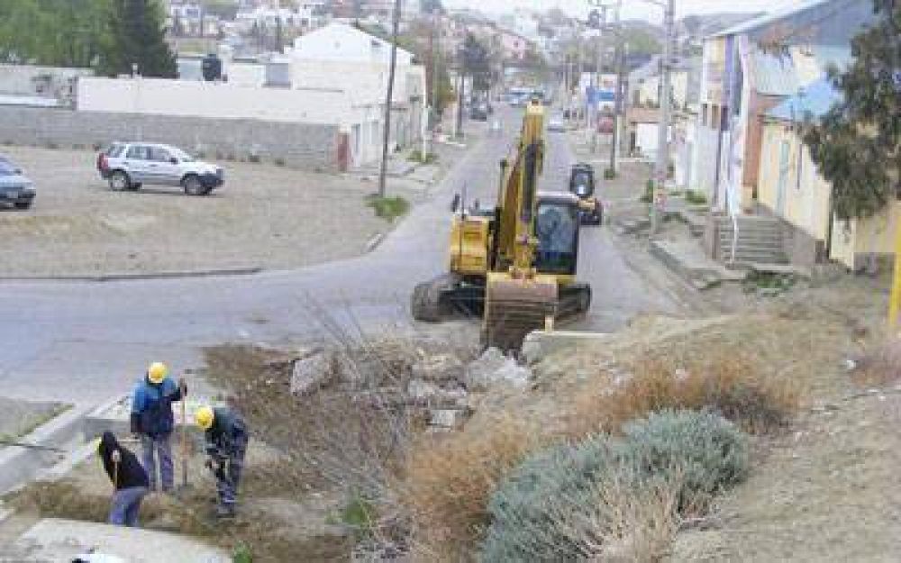 Comenz� la construcci�n de otro pluvial troncal en Caleta