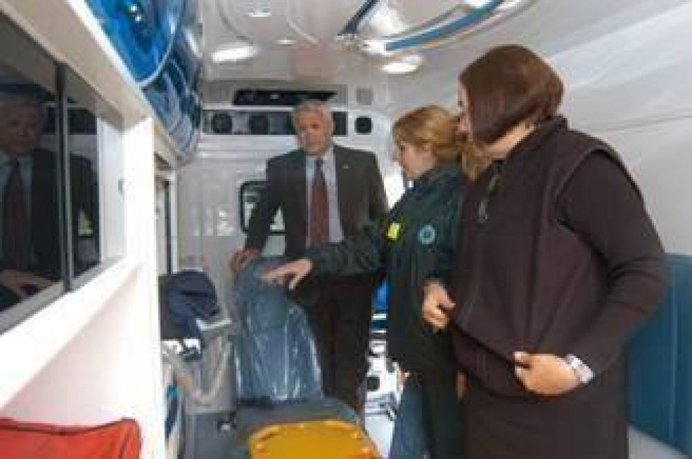 San Martin - IVOSKUS PRESENT� M�VILES PARA LAS SECRETARIAS DE GOBIERNO Y DE SALUD 