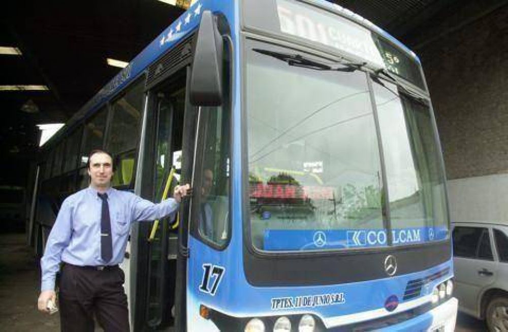 TRANSPORTES 11 DE JUNIO INVIRTI� 420 MIL PESOS Despu�s de 30 a�os, vuelve a circular un micro local 0 km