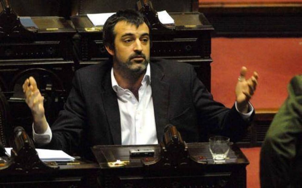 Renunci� a su banca
