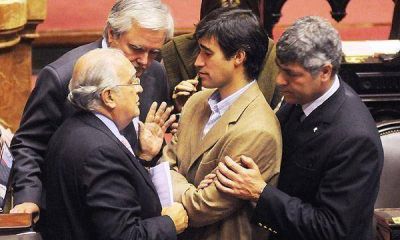 La oposici�n inici� el debate por la intervenci�n de Santa Cruz