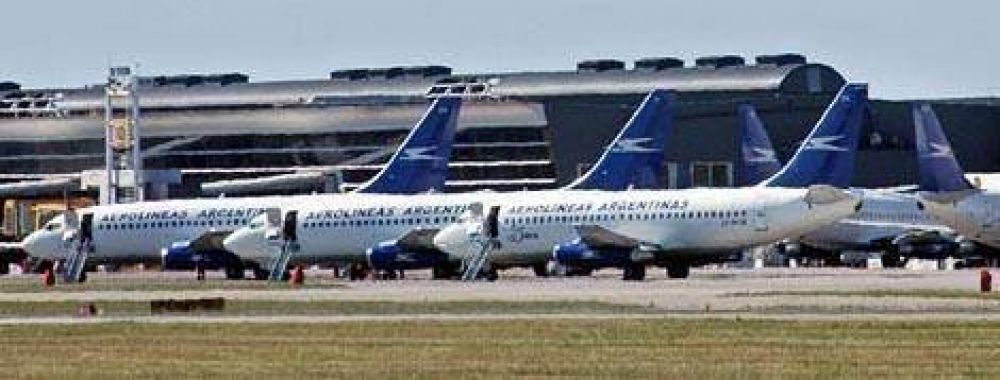 El gobernador Urtubey presenta en uno de los nuevos aviones Embraer de Aerol�neas Argentinas