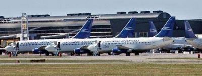 El gobernador Urtubey presenta en uno de los nuevos aviones Embraer de Aerol�neas Argentinas