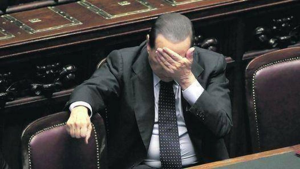 El gobierno de Berlusconi logr� sobrevivir, pero sali� debilitado