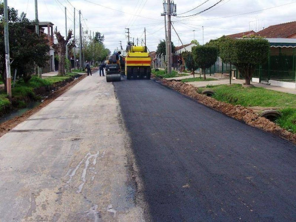 Escobar - AVANZA LA OBRA DE ASFALTO EN MAQUINISTA SAVIO