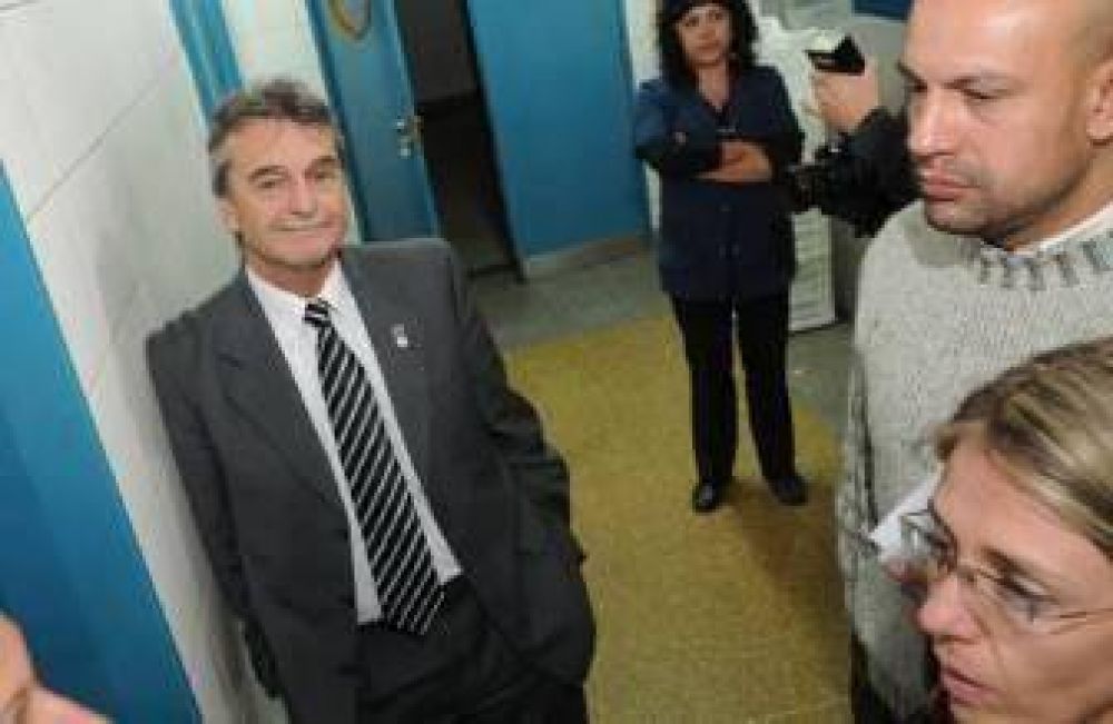 Ampros decidi� resentir la atenci�n de salud por 12 d�as seguidos en octubre