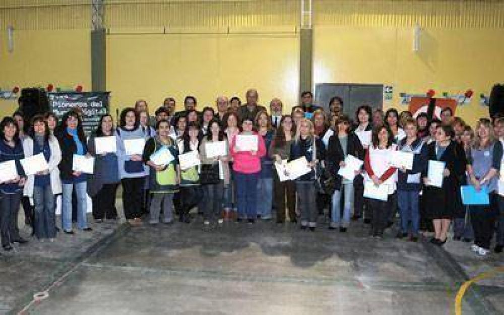 M�s de 200 docentes se capacitaron para administrar las �aulas digitales�