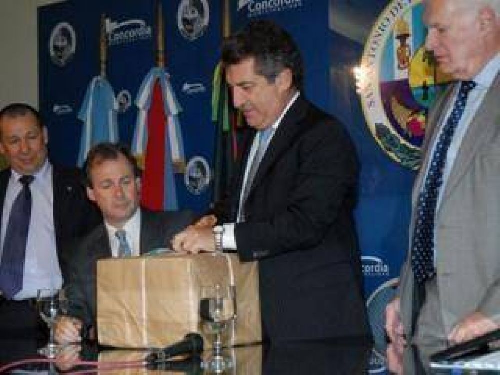 Son 15 las empresas que presentaron sus ofertas para construir la autov�a en la ruta 18