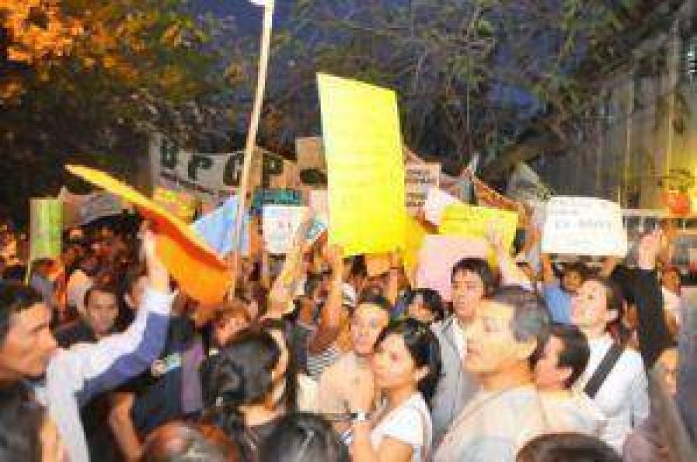 Las negociaciones por los pases a planta tambi�n alcanzan a los legislativos 