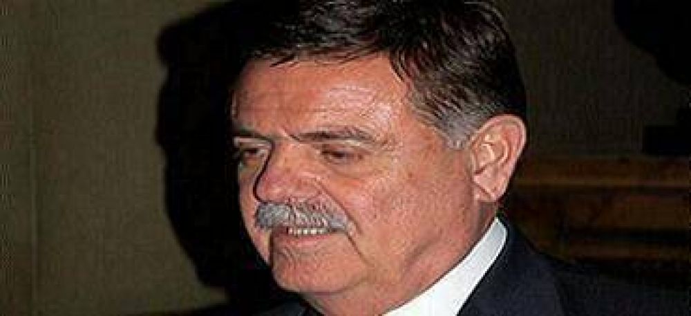 Crece rebeli�n de municipales contra Atanasof: �Al borde de la remoci�n?