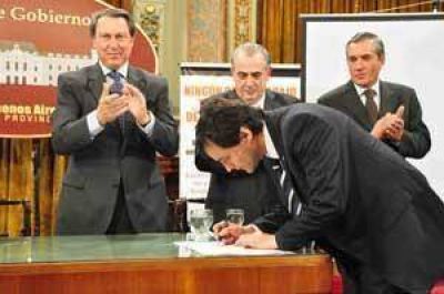 Scioli y Pittelli firmaron convenio para la adquisici�n de nuevos patrulleros  