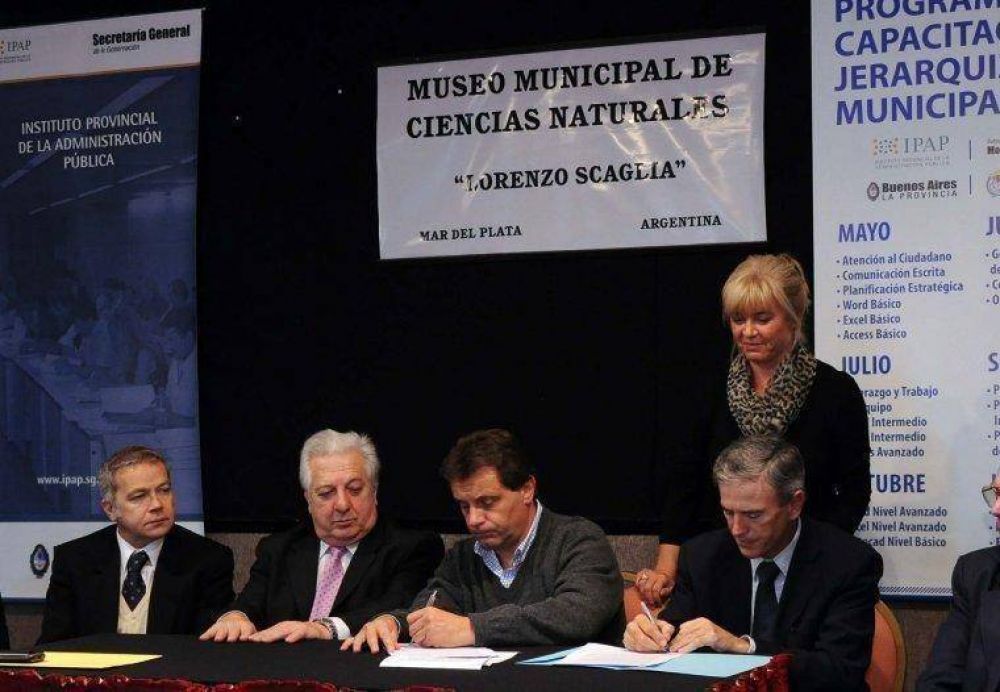 Distinguen a los primeros 400 participantes de los cursos de capacitaci�n y jerarquizaci�n municipal 