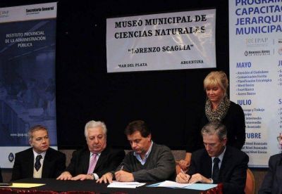 Distinguen a los primeros 400 participantes de los cursos de capacitaci�n y jerarquizaci�n municipal 