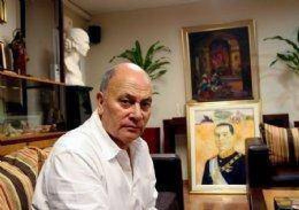 "Todo el pa�s va a tratar de que pierda Kirchner"
