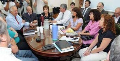 La Provincia llam� a paritarias docentes