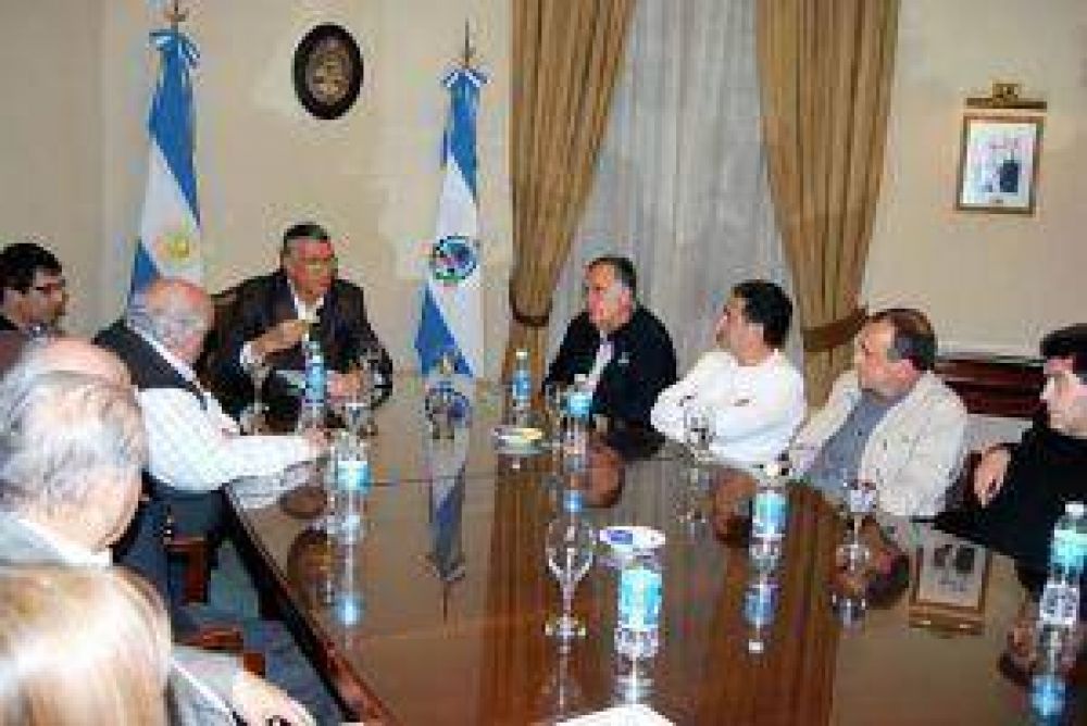 En cadena provincial: Gioja pidi� que le ayuden a defender la producci�n local