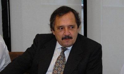 Alfons�n rechaz� la idea de llevar un extrapartidario de candidato a gobernador por Buenos Aires