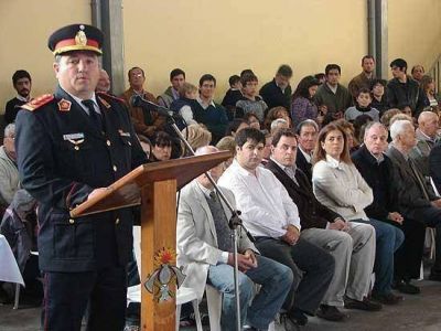 Ascensos y reconocimientos en el festejo de Bomberos 