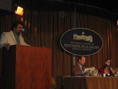 Nuestro director invit�  a los diputados a  palpar la realidad de los  medios del interior