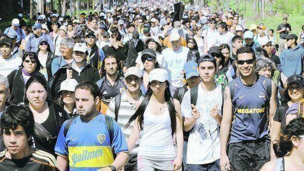 A Luj�n, con ruegos y promesas bajo el sol