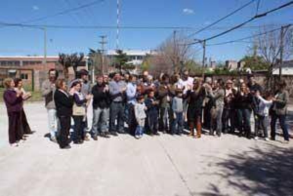 Habilitan la repavimentaci�n del antiguo sector industrial En Calle 112 y Mathus