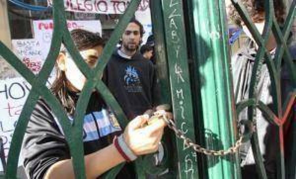 Las tomas en los secundarios gozan de muy buena salud