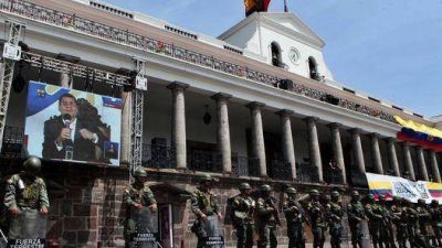 Las Fuerzas Armadas, beneficiadas tras la rebeli�n policial en Ecuador