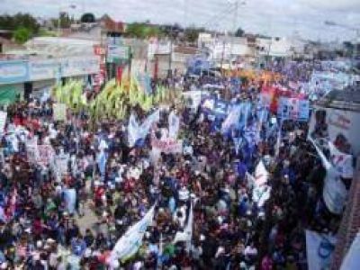 Jos� C. Paz: Junto a Cristina y Scioli, Ishii critic� a los "traidores peronistas"