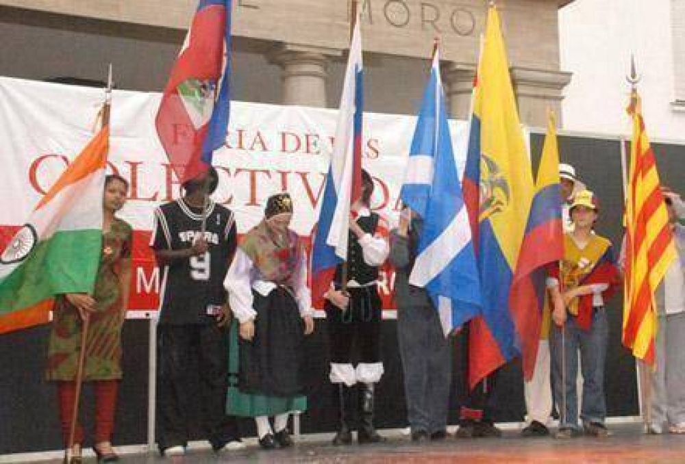  MORON Feria de las Colectividades en la Plaza de la Municipalidad de Mor�n