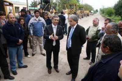 SAN VICENTE:Di Sabatino dio inicio formal a la obra de repavimentacin de la Avenida Rivadavia