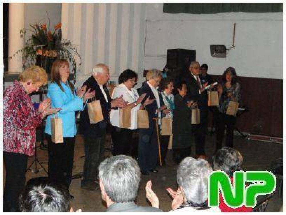 Cultura: EL CORO POLIF�NICO DE JOSE C. PAZ CELEBR� SUS 40 A�OS