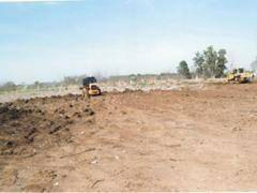 Limpian y recuperan el basural frente al parque industrial
