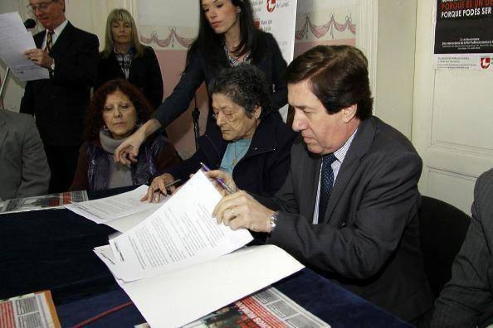 D�AZ P�REZ Y DOROTIER DE COBACHO FIRMARON UN CONVENIO DE FORTALECIMIENTO INSTITUCIONAL 