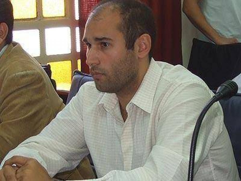 LAN�S | POL�MICA POR COVELIA Amore sostiene que si se confirman las denuncias el contrato es nulo