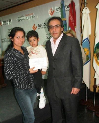 Escobar - ENTREGA DE 150 PENSIONES ASISTENCIALES EN EL PARTIDO DE ESCOBAR