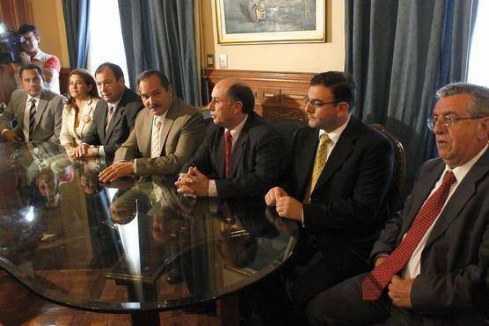 Inter�s de gobernadores paraguayos en la tecnolog�a azucarera