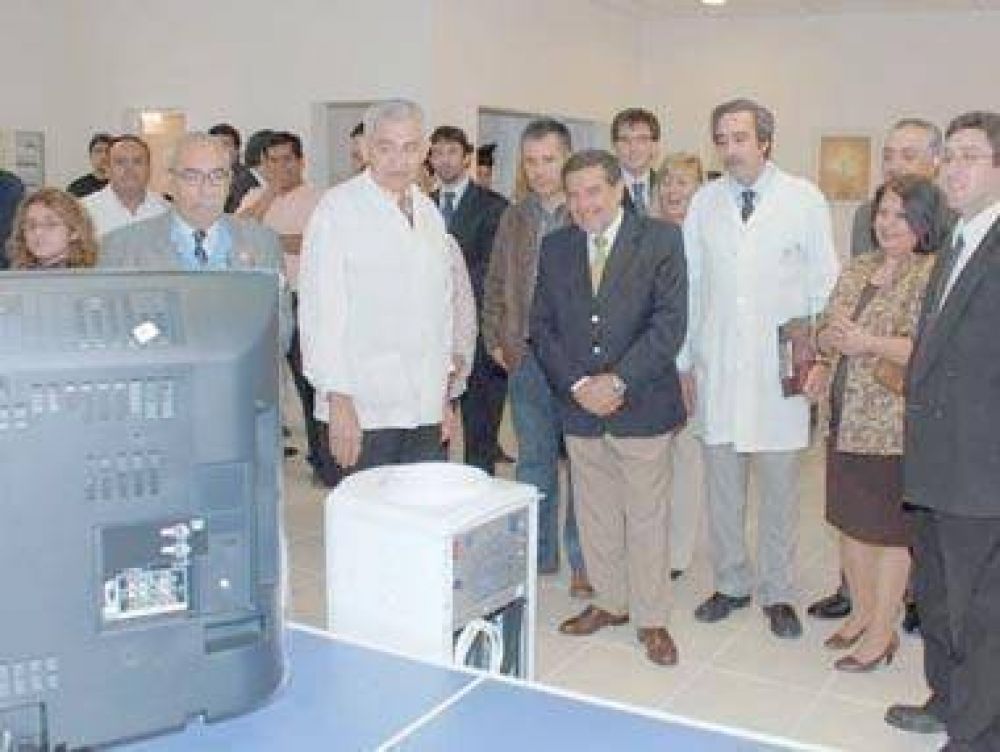 El Gobernador inaugur� residencia en el Vera Barros