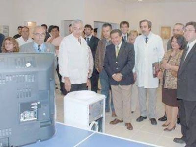 El Gobernador inaugur� residencia en el Vera Barros