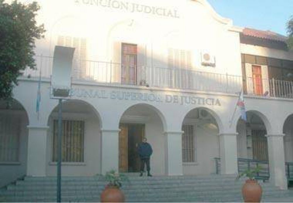 Admiten denuncia e inician investigaci�n al fiscal Nader