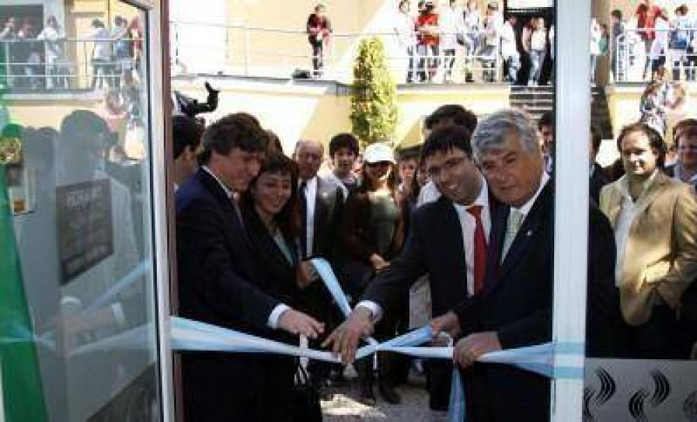 Bossio inaugur� una oficina de la Anses en Pinamar