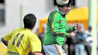  Evo recibe y reparte patadas en un partido de f�tbol