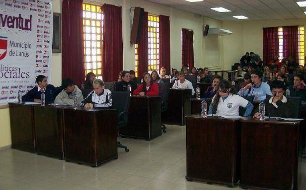 SE REALIZ� UNA NUEVA SESI�N DEL PROGRAMA PARLAMENTO JOVEN