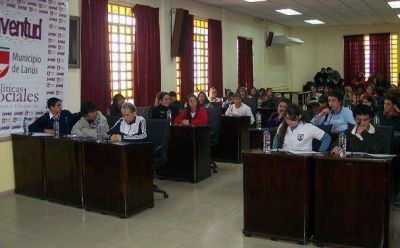SE REALIZ� UNA NUEVA SESI�N DEL PROGRAMA PARLAMENTO JOVEN