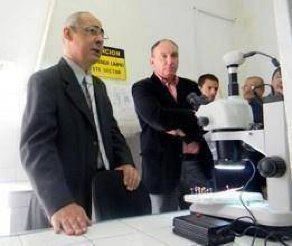 Inauguraci�n de Laboratorio de Vectores