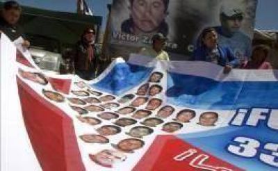 Tras dos meses atrapados, a�n no hay fecha oficial para rescatar a los mineros chilenos