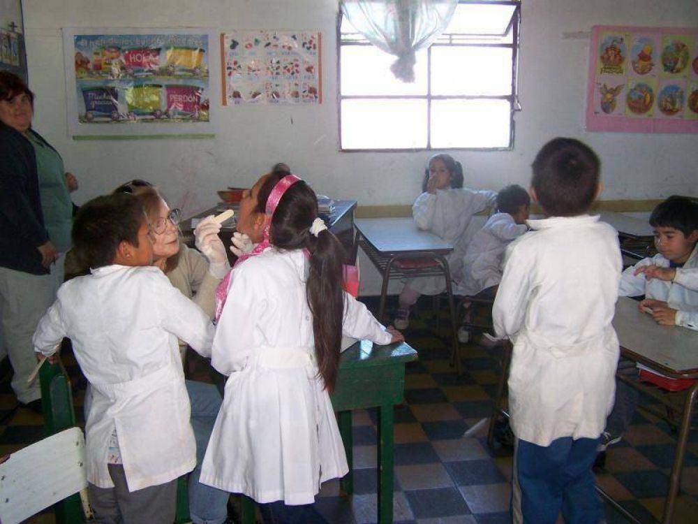 Se fomenta la salud buco-dental en ni�os de establecimientos escolares 