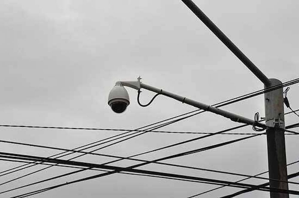 Con el sistema de monitoreo descubrieron a dos arrebatadores y los detuvieron en Fassina y Alberdi 