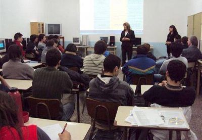 Afip y Anses dictaron talleres de inserci�n laboral juvenil en el Centro de Formaci�n Profesional 401