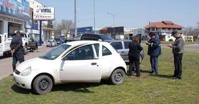 Sancionan la apropiaci�n de canteros para exhibir autos